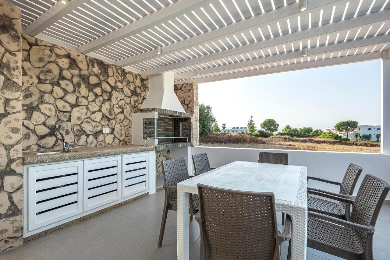 Tamaris Villa Мастрихари Екстериор снимка